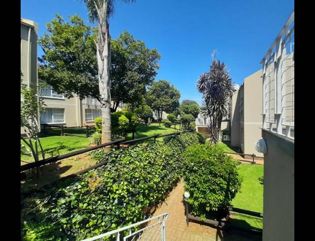 2 BEDROOM TOWNHOUSE FOR SALE IN BEDFORD GARDENS